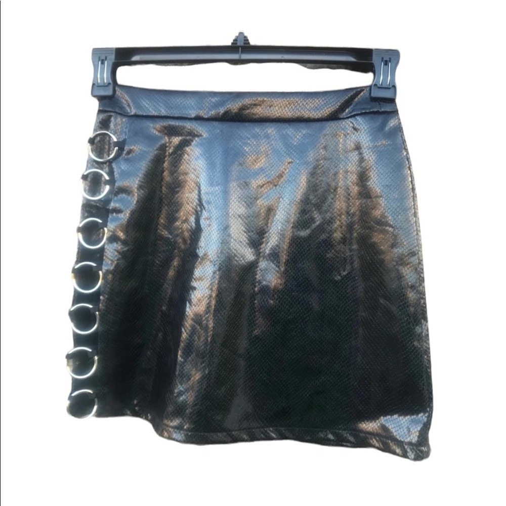 - Tiger Mist, Black embossed faux leather - Picture 4 of 9